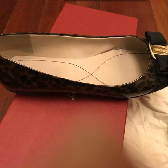 Size 9 Ferragamo Tortoise Varina Flats - Picture 3 of 5